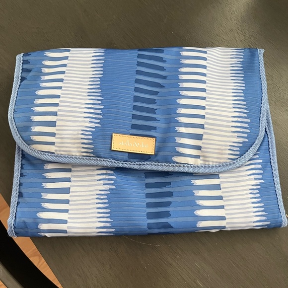 Stella and Dot hang on travel bag - Picture 2 of 4